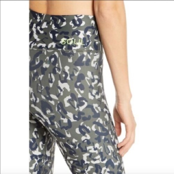 SOUL by soulcycle, leopard camo leggings
SZ XS - Picture 6 of 11